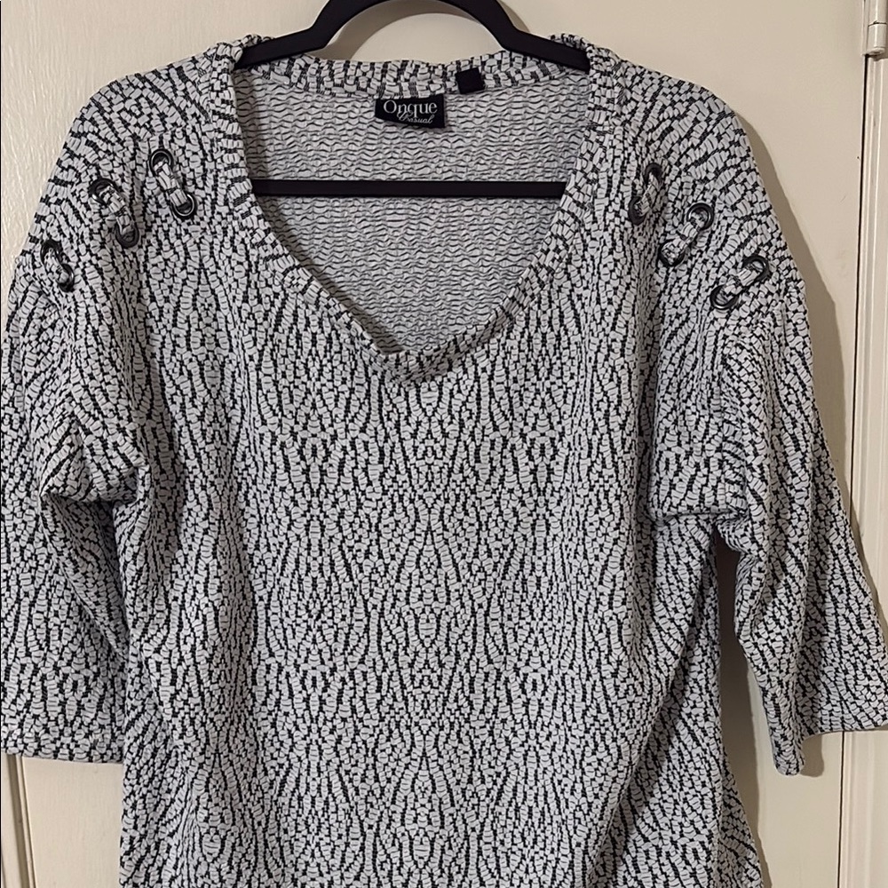 Onque Casuals Women's Blouse XL Gray White Cut-Out Neckline Stretch Top